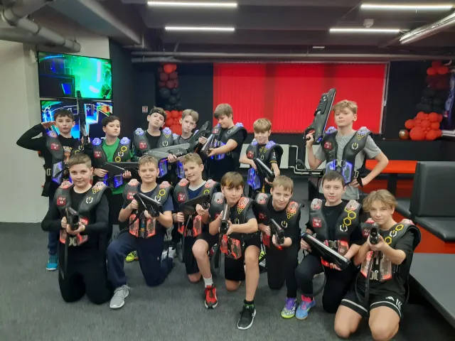 Netradiční tělesná výchova: 5.C na Laser game