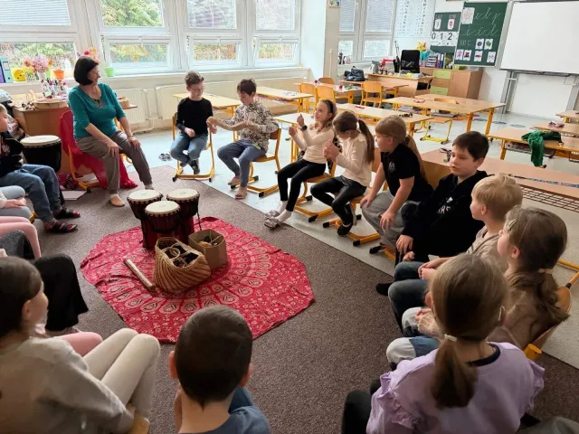 Za dveřmi družiny: Muzikohraní nás baví!