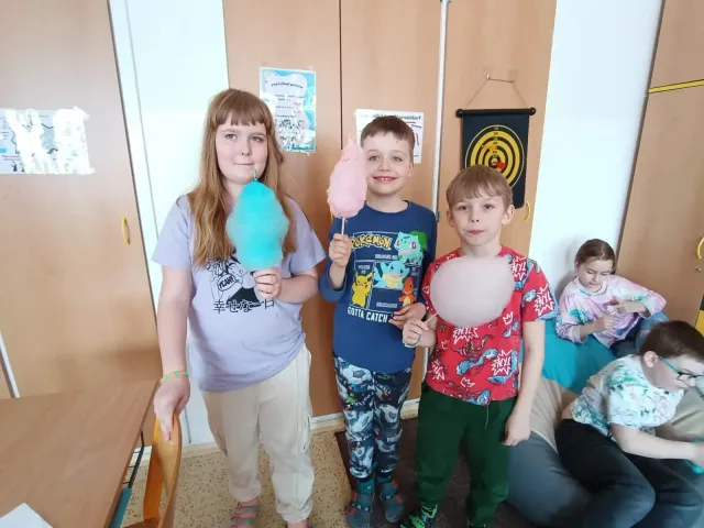 Za dveřmi družiny- Sladký den