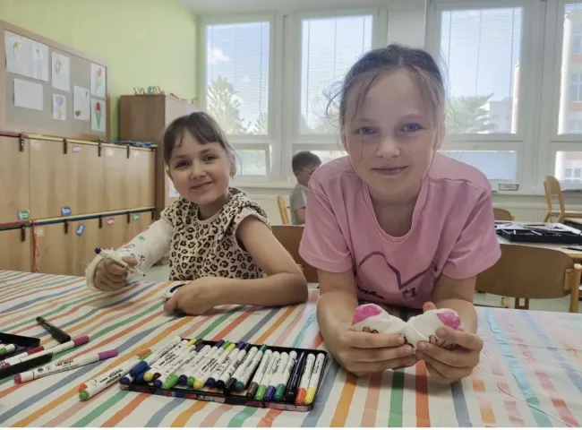 Jarní tvoření ve školní družině ke Dni matek