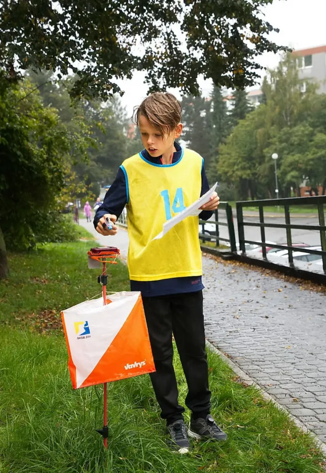 Naši žáci zabojovali v orientačním běhu – i déšť je nezastavil!