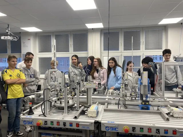 Osmáci nahlédli do světa techniky: Návštěva SŠ Polytechnické Zlín
