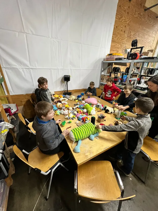 Třeťáci a jejich kreativní dopoledne v dílně Robota