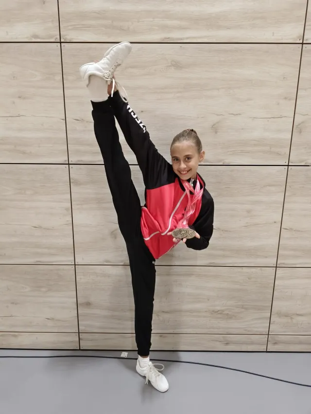 Zlatý víkend pro Klárku! Ze Zlína veze hned dvě prvenství v gymnastickém aerobiku