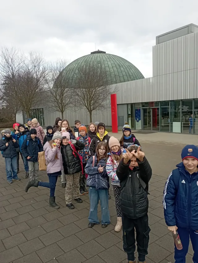 Páťáci poznávali vesmír: Exkurze do Hvězdárny a planetária v Brně